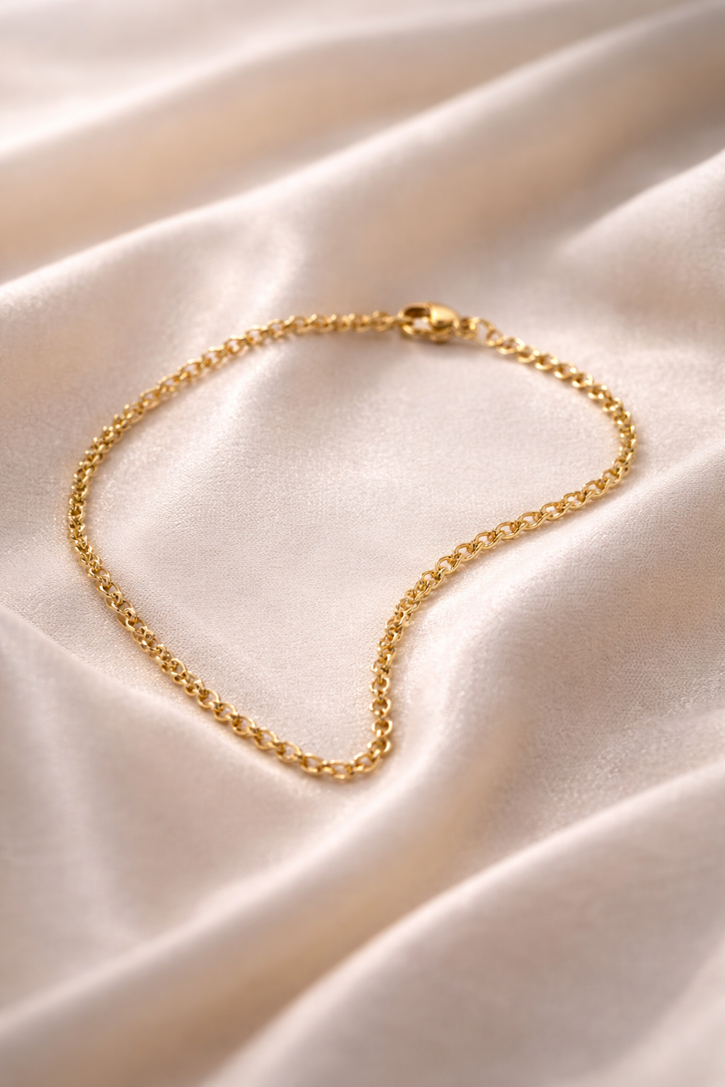 Fine Chain Bracelet · Gold Finish