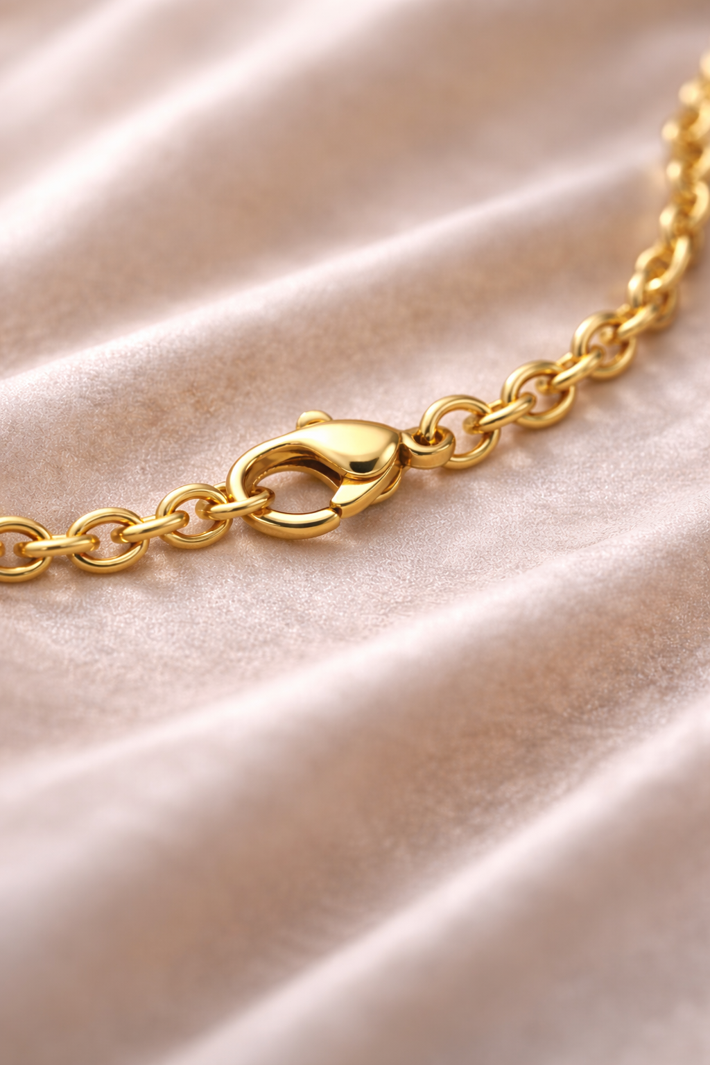 Fine Chain Bracelet · Gold Finish