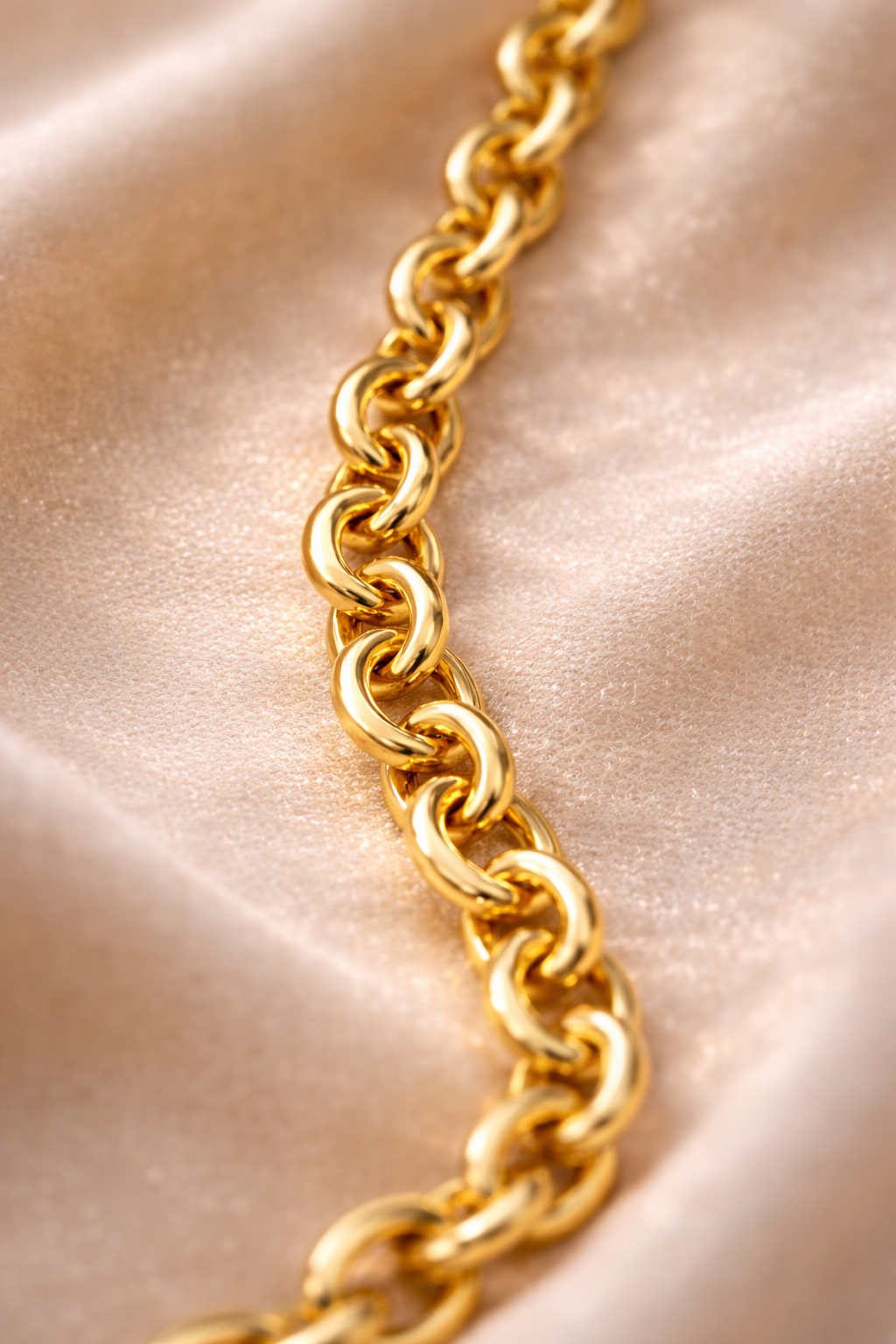Fine Chain Bracelet · Gold Finish