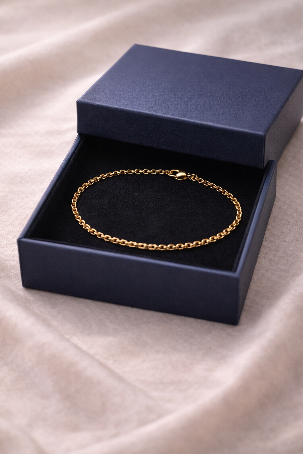 Fine Chain Bracelet · Gold Finish