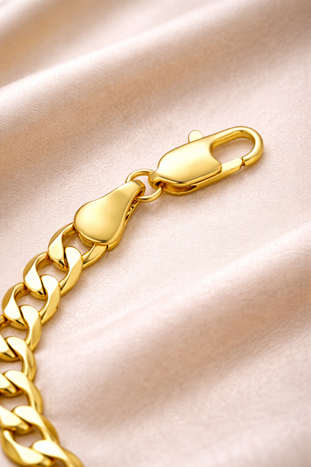 Flat Curb Chain Bracelet · Gold Finish