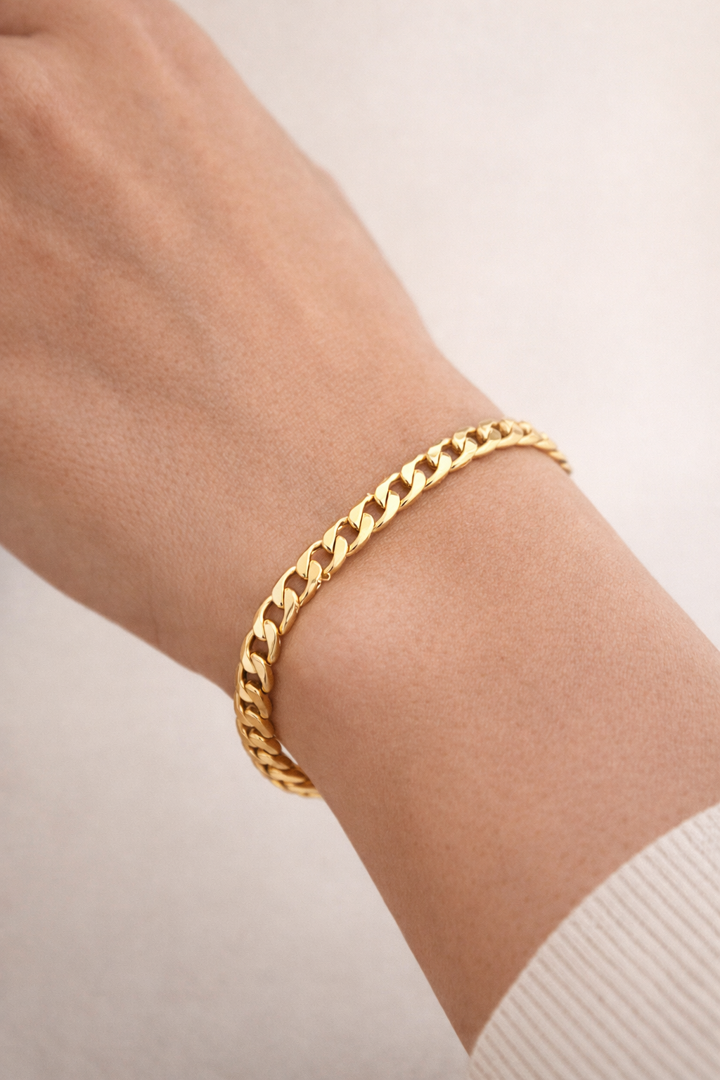 Flat Curb Chain Bracelet · Gold Finish