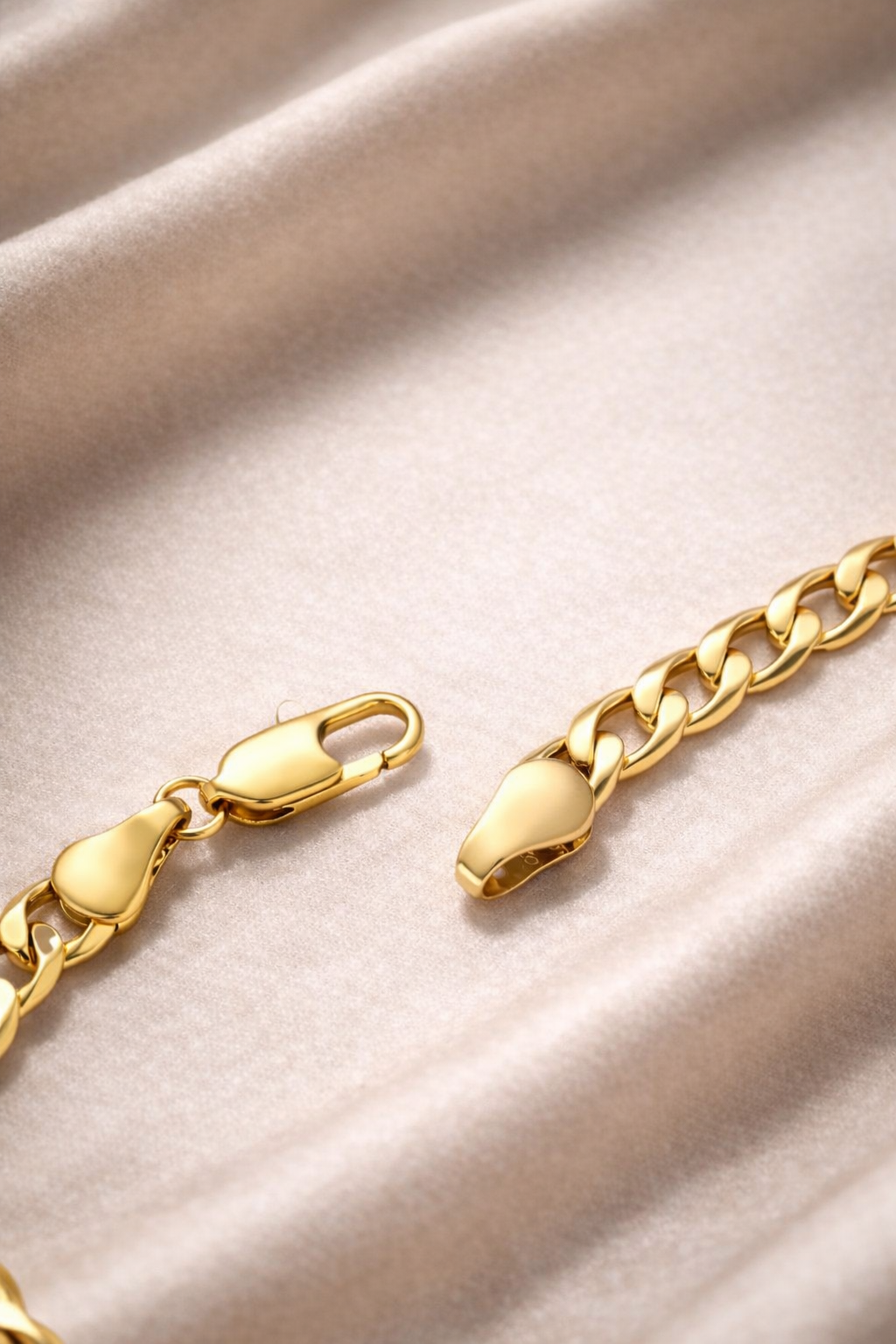 Flat Curb Chain Bracelet · Gold Finish